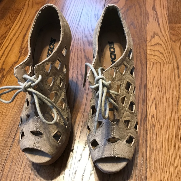Soda platform cut out wedges - Picture 1 of 5